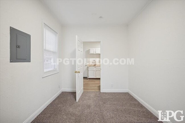 Building Photo - 950 Oak St