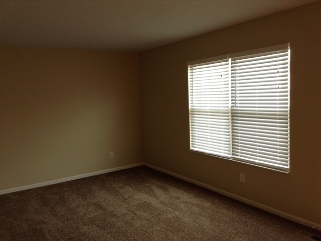 Building Photo - 2401 Oaktree Place