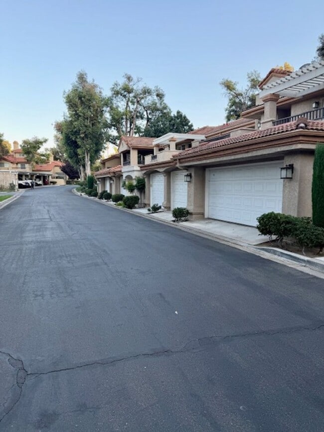 Building Photo - Beautiful Condo in Gated Community