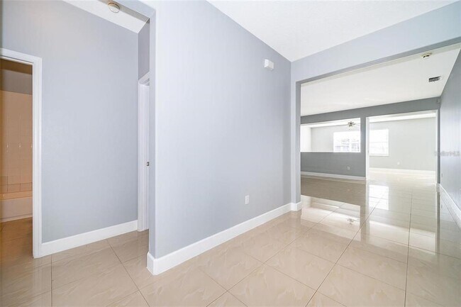 Building Photo - 337 Alfani St