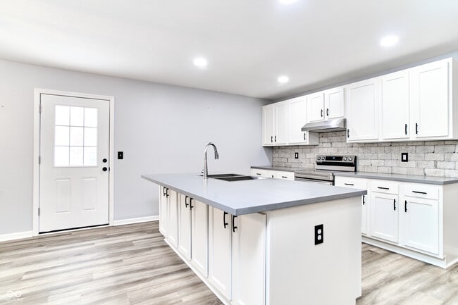 Building Photo - 730 N East St