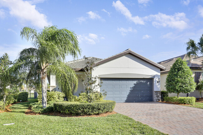 Building Photo - 633 SE Monet Dr