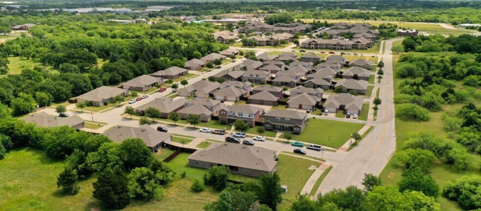 Building Photo - 3301 Wagon Trail Dr
