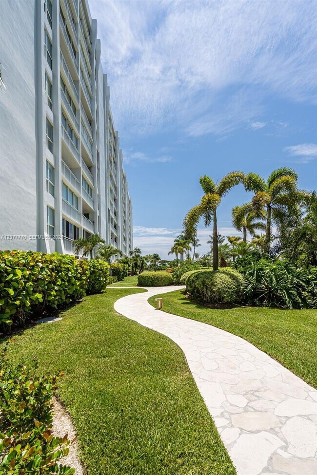 Building Photo - 607 Ocean Dr