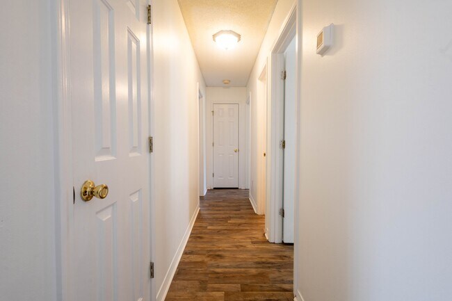Building Photo - 873 Brande Ct