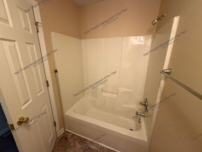 Building Photo - 404 Mt Olive Dr
