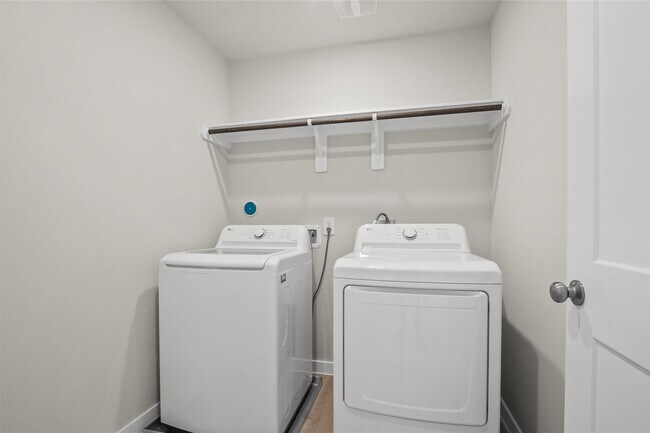 Building Photo - 7746 Bergamot Cir