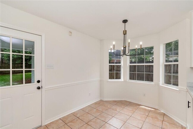 Building Photo - 1117 Pinemont Dr