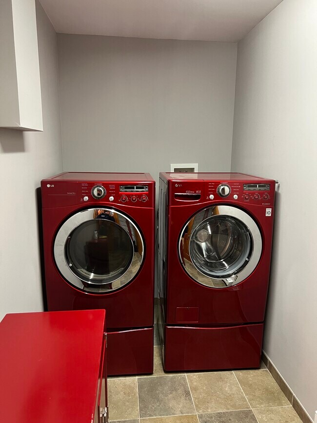 Washer - Dryer - 59 E 8th St