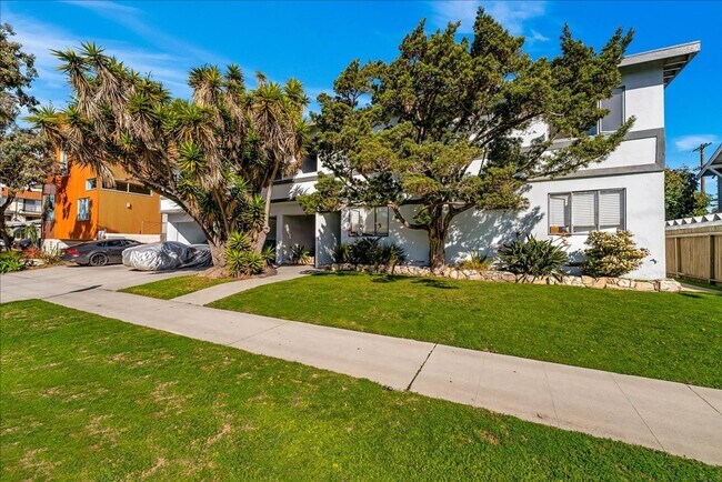 Building Photo - 2464 Penmar Ave