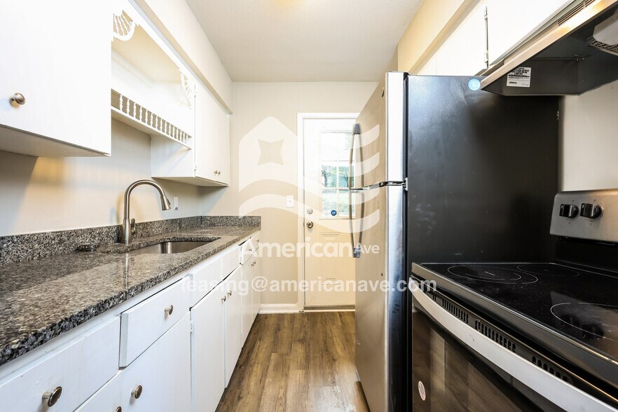 Building Photo - 4784 Gardiner Dr