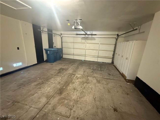 Building Photo - 8126 W Dracopus Ave