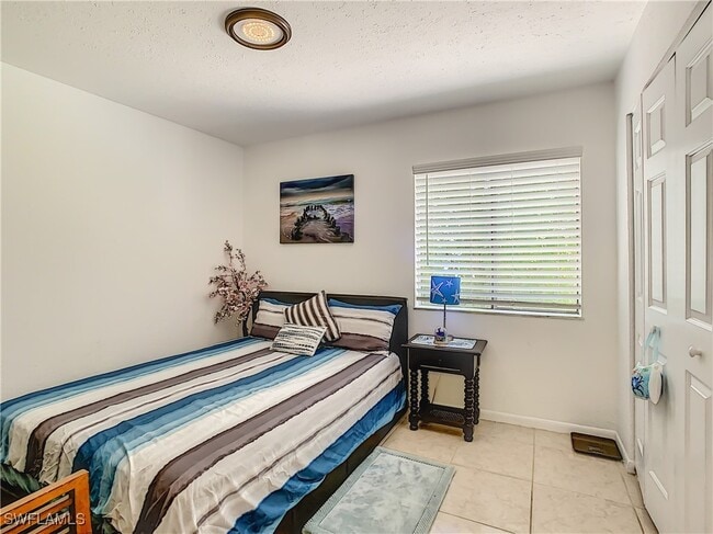 Building Photo - 4625 Bayshore Dr