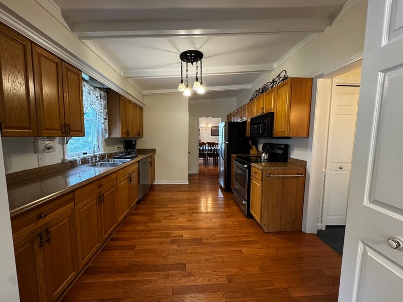 Building Photo - 72 Oceanside Dr