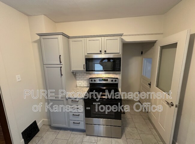 Building Photo - 939 SW Jewell Ave