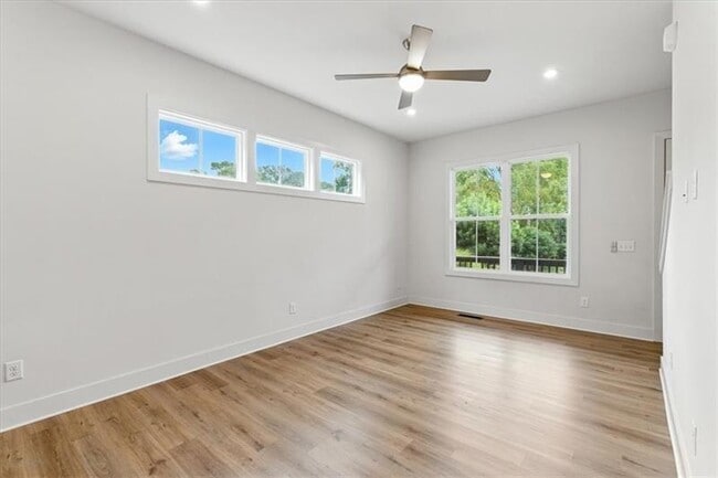 Building Photo - 170 Color Cir