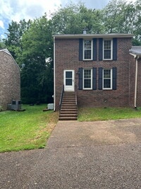 Building Photo - "Charming 2-Bed, 2.5-Bath Townhouse Retrea...