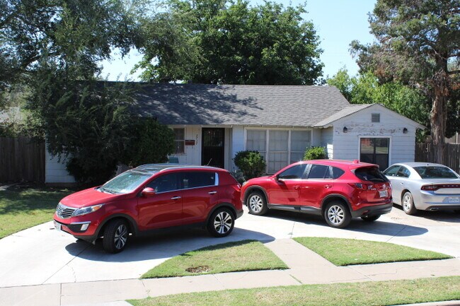 Primary Photo - 2717 28th St