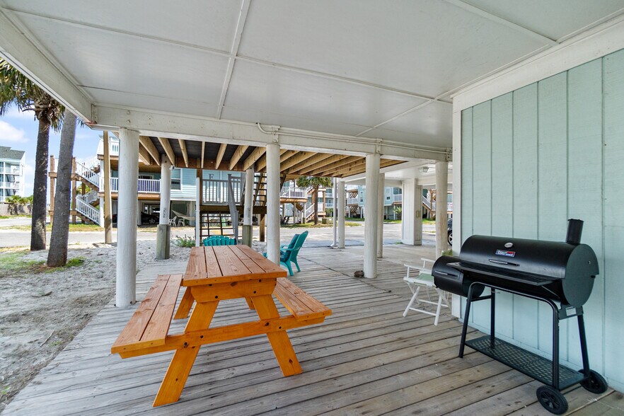 Building Photo - 1100 Fort Pickens Rd