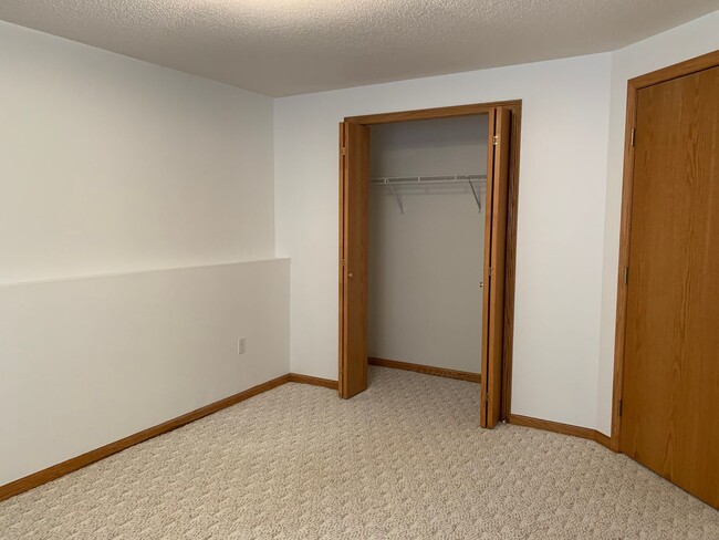 Building Photo - 3 Bedroom Twinhome in South Fargo!!