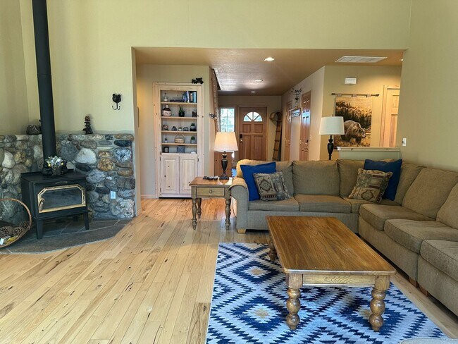 Building Photo - Tahoe Donner Ski Lease