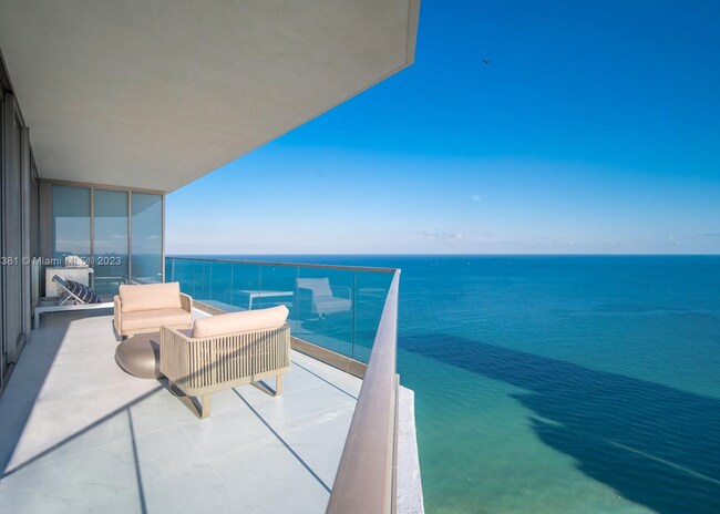 Building Photo - 18975 Collins Ave