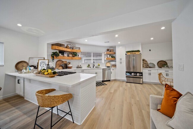 Building Photo - 11946 Aneta St