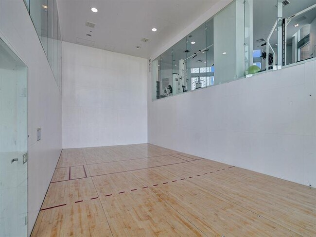 Building Photo - 350 S Miami Ave