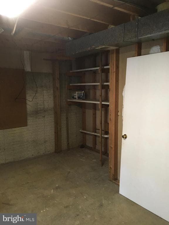Building Photo - 15205 Streamside Ct