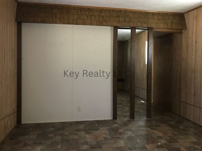 Building Photo - 48 Little John Ln