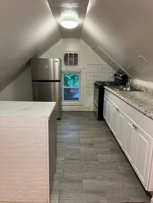 Building Photo - 18 Grandview Ave