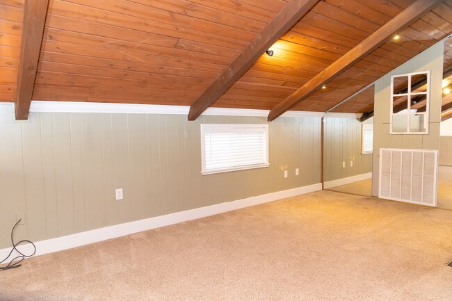 Building Photo - PEACEFUL LIVING.....SECLUSION