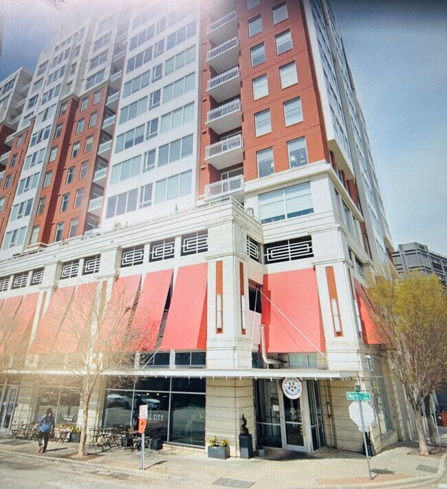 Building Photo - 400 W North St