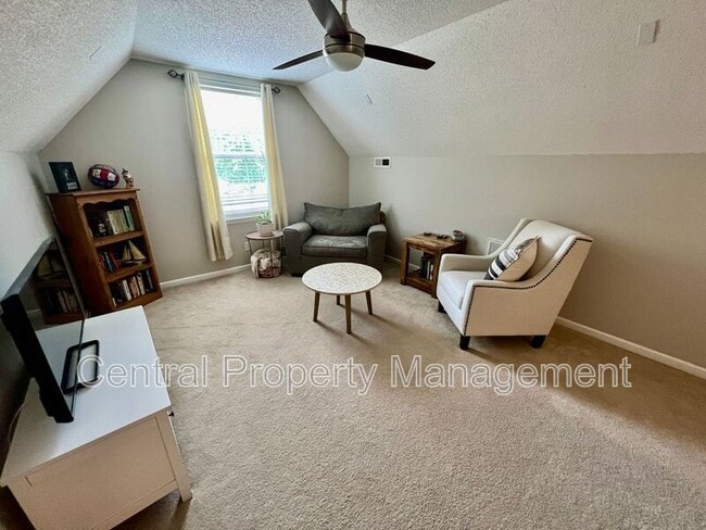 Building Photo - 952 Breezewood Ct