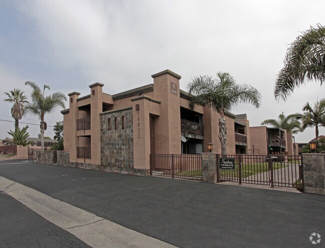 Primary Photo - Seashore Apartments