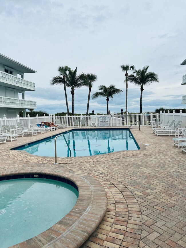 Building Photo - 4800 Ocean Beach Blvd