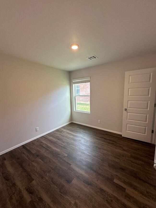 Building Photo - Now Pre-Leasing! Your Next 4-Bedroom, 2-Bath Home in Broken Arrow Awaits!