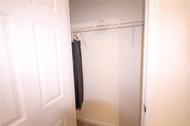 Building Photo - 2729 Heathrow Dr