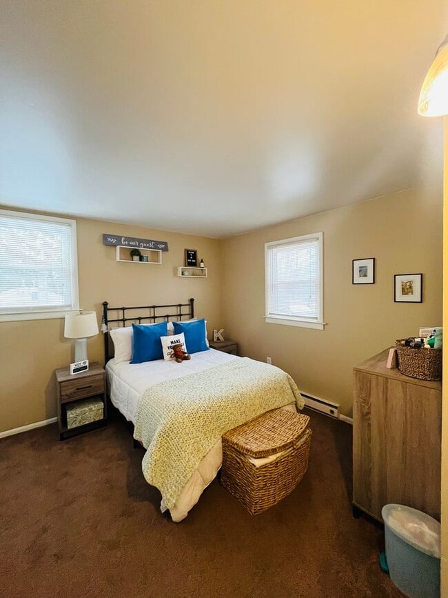 Building Photo - Beautifully Remodeled 2BR home in great neighborhood (Guilderland Schools)