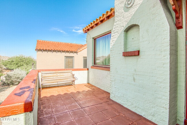 Building Photo - 801 McKelligon Dr