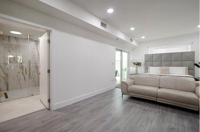 Building Photo - 3675 SW 26th St