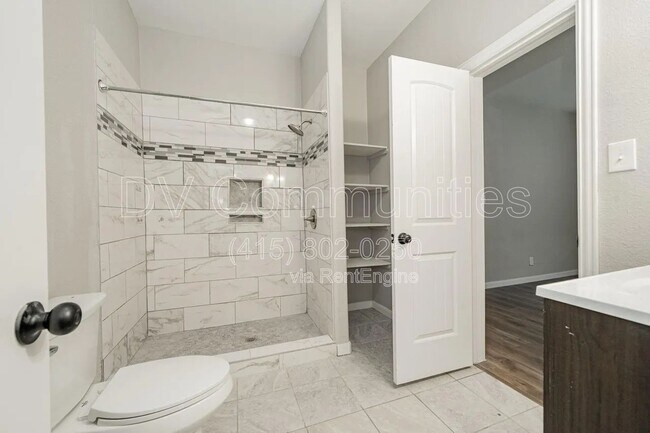 Building Photo - 606 E Brin St