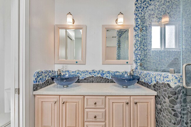 Building Photo - Beautifully Maintained 3-Bedroom Home l Hu...