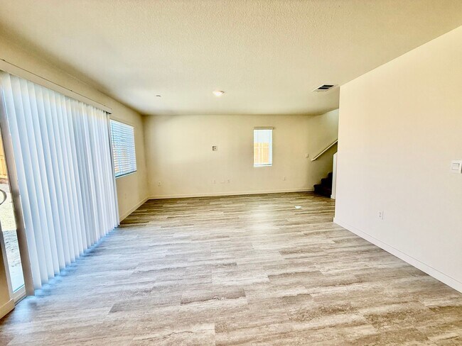 Building Photo - New home available now