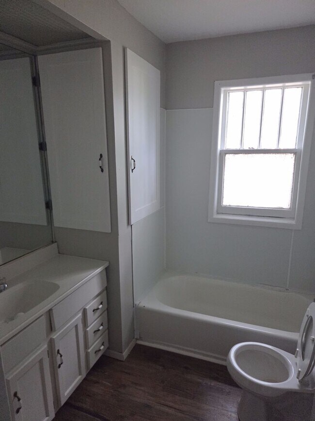 Building Photo - Spacious 4-Bedroom Home in Peoria — Dog-Friendly & Move-In Ready!