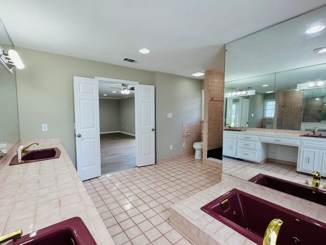 Building Photo - Room to Roam, Comfort to Stay — This Updat...