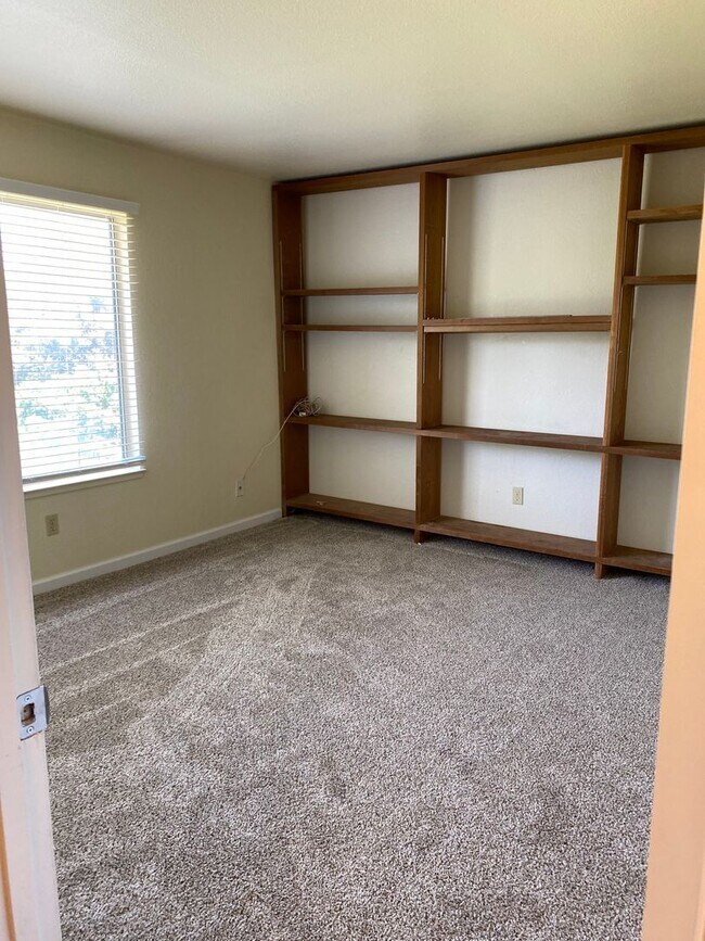 Building Photo - Coming Soon - Beautifully remodeled 5 bed/...