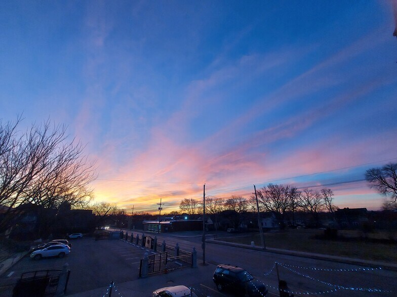 Building Photo - 2202 Lexington Ave