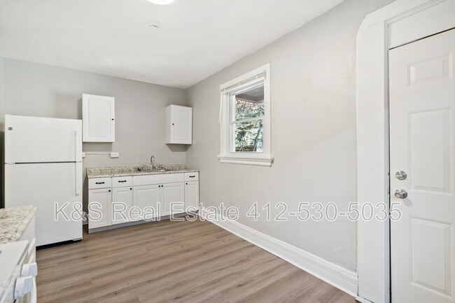 Building Photo - 1316-1318 Woods Run Avenue - 1318 Woods Ru...