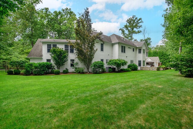 Building Photo - 46 Burr Farms Rd